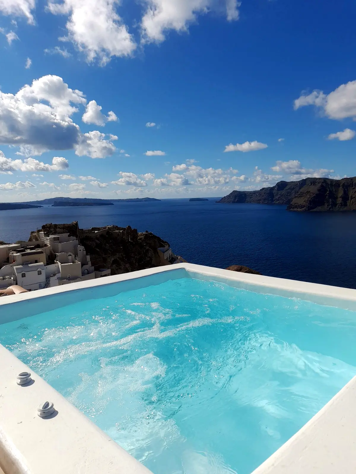Spa με θέα στη Σαντορίνη